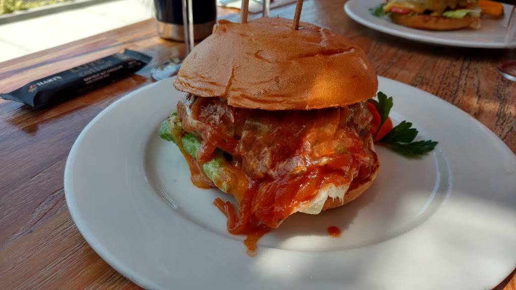 Simmzys | restaurant | 100, 21028 Pacific Coast Hwy, Huntington Beach, CA 92648, USA | 7148311240 OR +1 714-831-1240