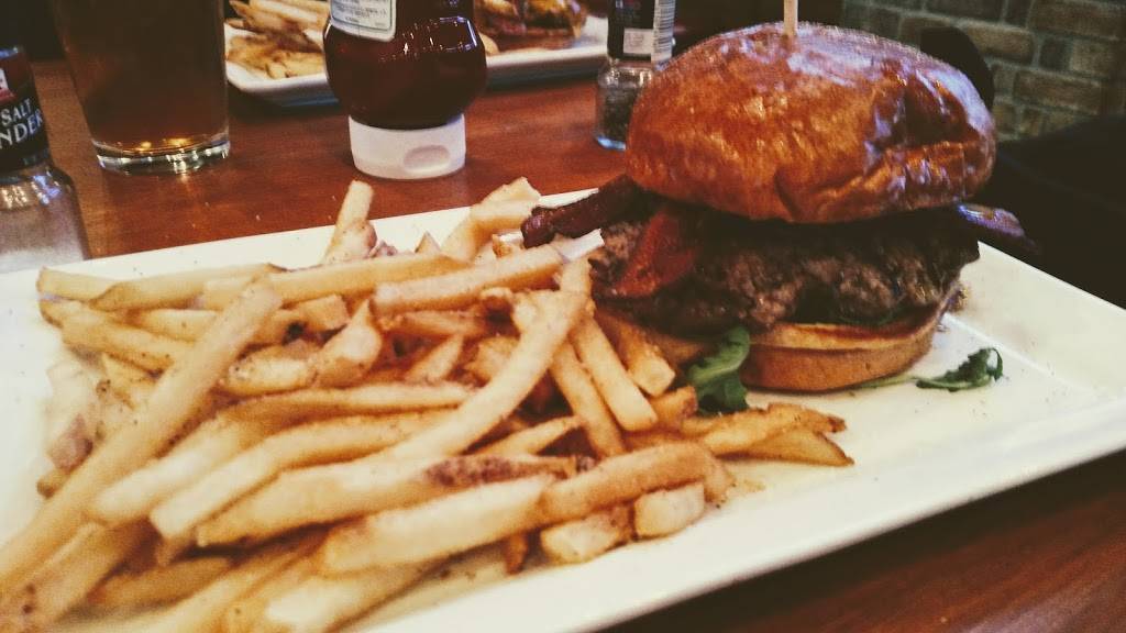 Champps | restaurant | 49 W Maryland St, Indianapolis, IN 46204, USA | 3179510033 OR +1 317-951-0033