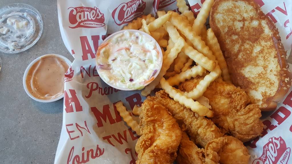 Raising Canes Chicken Fingers | meal takeaway | 1805 Emmet St N, Charlottesville, VA 22901, USA | 4342934331 OR +1 434-293-4331