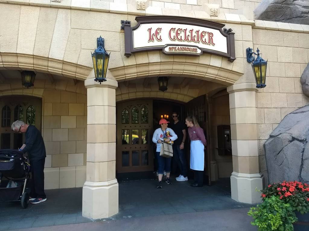 Le Cellier Steakhouse | restaurant | 1510 N Avenue, Orlando, FL 32830, USA | 4079393463 OR +1 407-939-3463