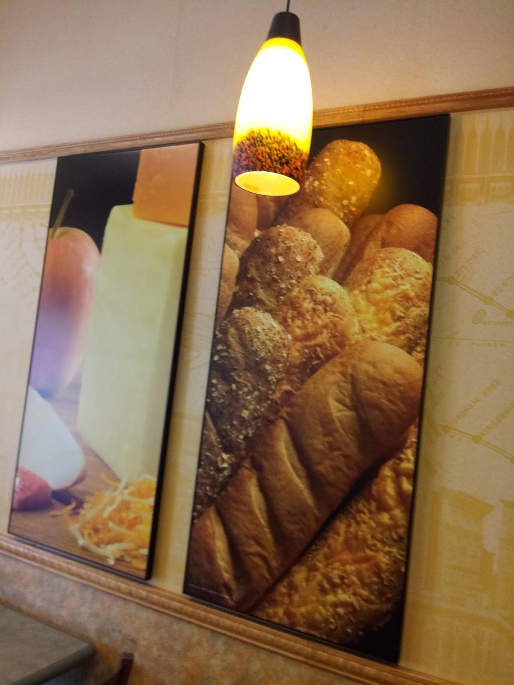 Subway | restaurant | 4487 Forest Park Ave, St. Louis, MO 63108, USA | 3146523200 OR +1 314-652-3200