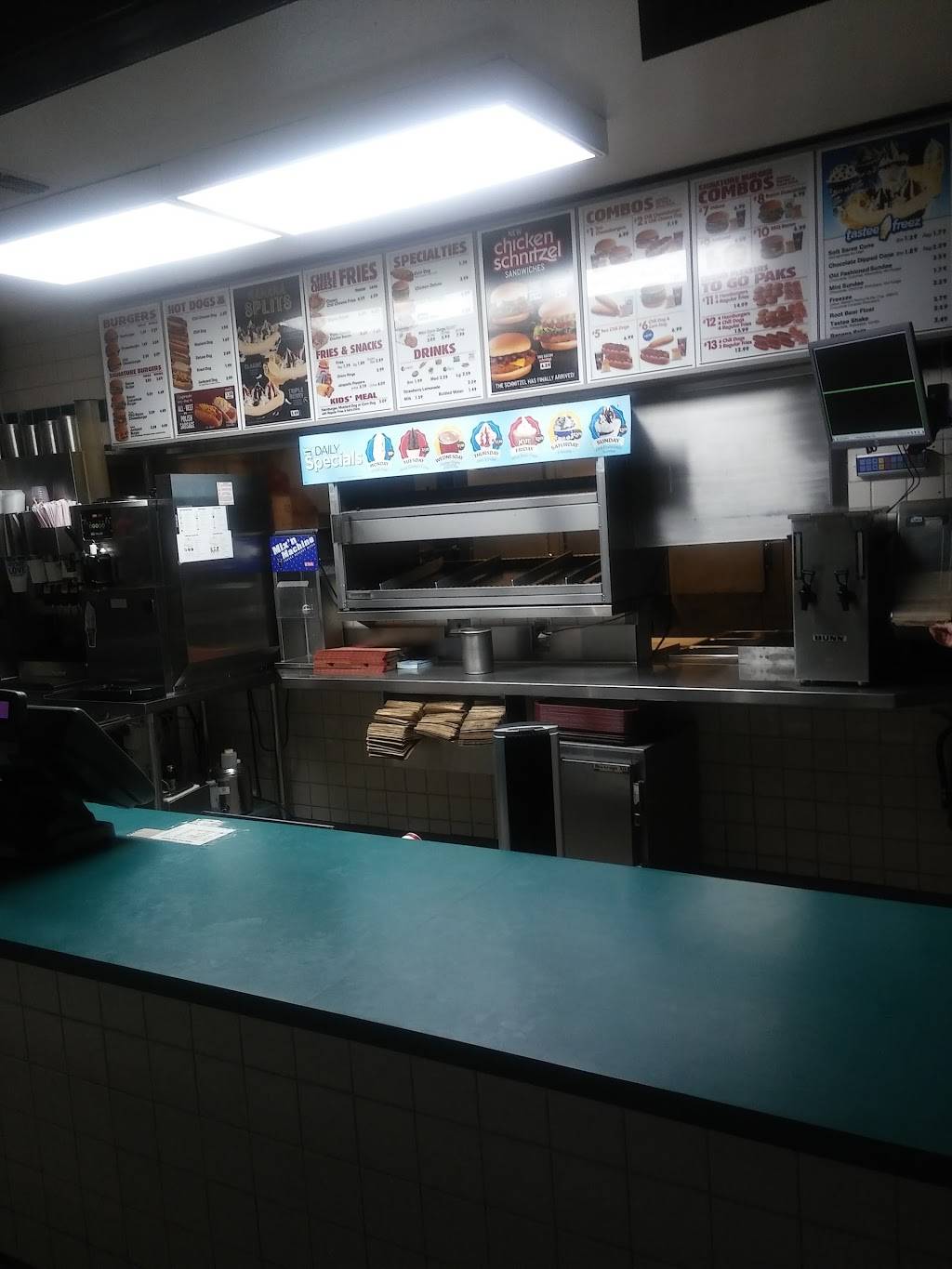 Hamburger Stand/Wienerschnitzel | restaurant | 4105 E Main St, Stockton, CA 95215, USA | 2094639787 OR +1 209-463-9787