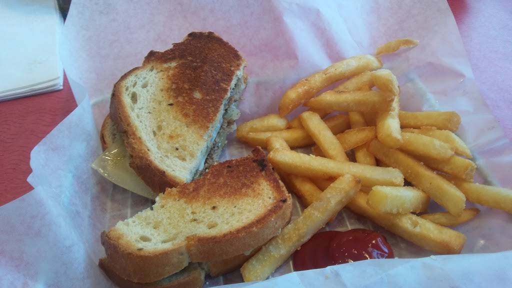 Friendlys | restaurant | 562 N Main St, East Longmeadow, MA 01028, USA | 4137810839 OR +1 413-781-0839