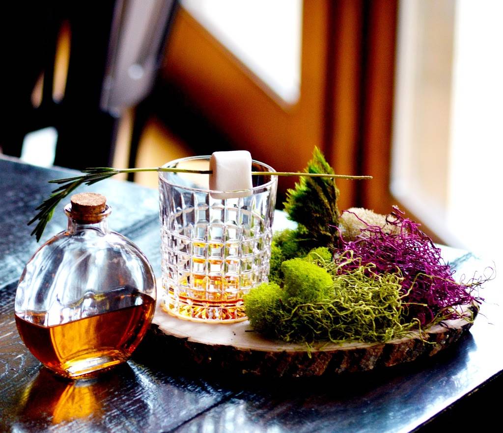 Southport & Irving SIP | restaurant | 4000 N Southport Ave, Chicago, IL 60613, USA | 7738572890 OR +1 773-857-2890