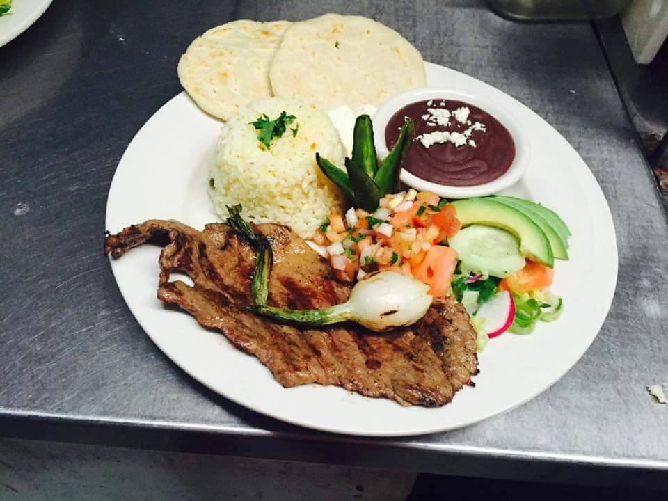 Pupuseria y Restaurant el Cuscatleco | restaurant | 29 Garrett Rd, Upper Darby, PA 19082, USA | 4844613156 OR +1 484-461-3156