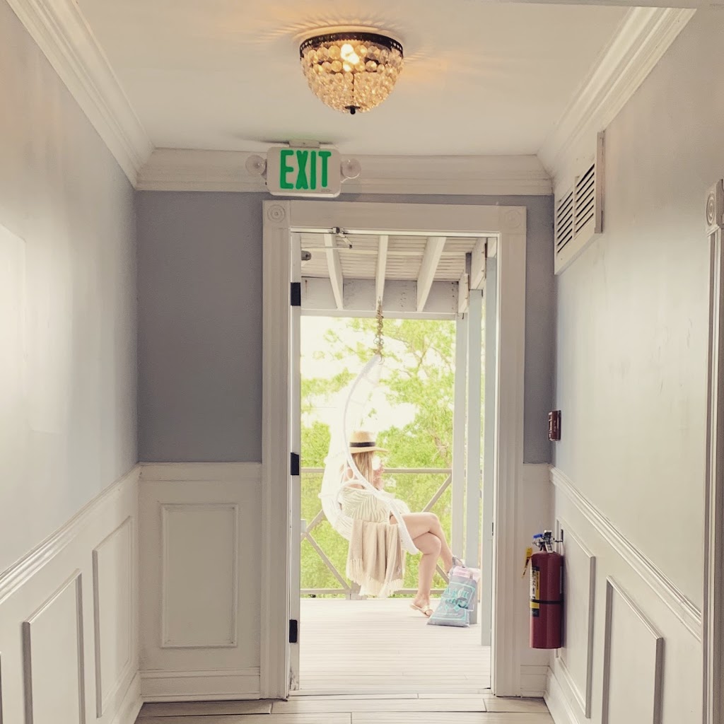 Hotel Manisses | restaurant | 251 Spring St, New Shoreham, RI 02807, USA | 4014669898 OR +1 401-466-9898