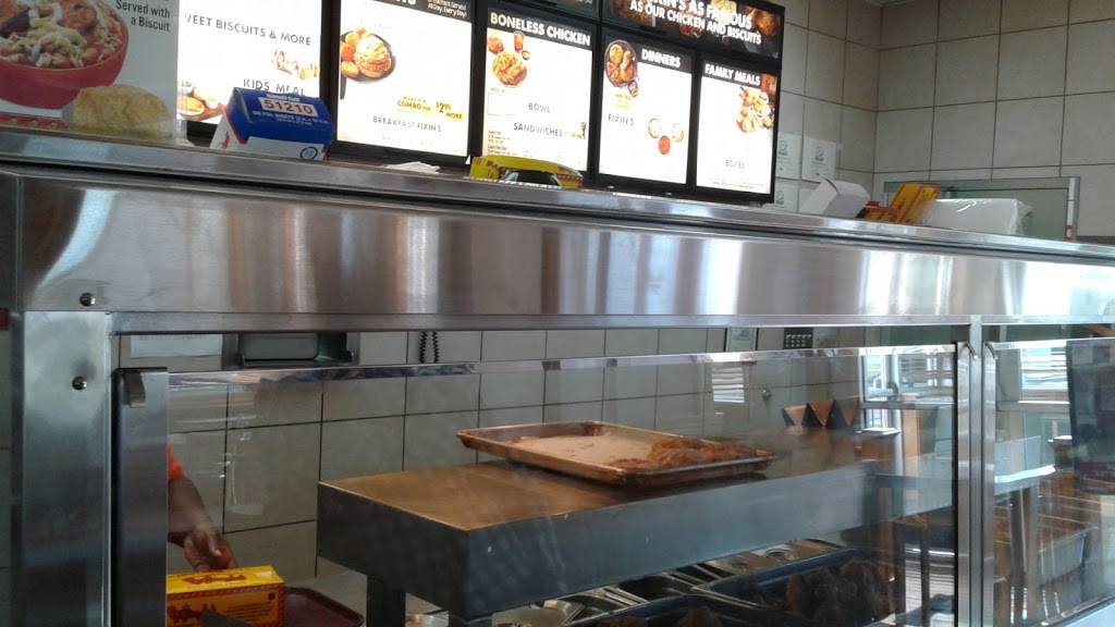 Bojangles Famous Chicken n Biscuits | restaurant | 11 S Laburnum Ave, Richmond, VA 23223, USA | 8042220883 OR +1 804-222-0883