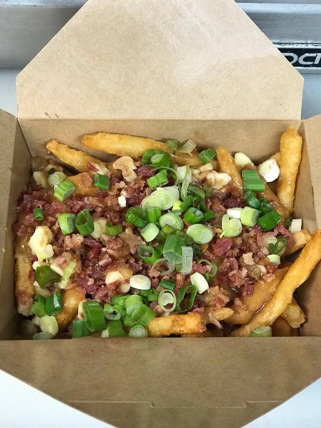 Mean Poutine Ajax | restaurant | 5 Rossland Rd E, Ajax, ON L1T 4V2, Canada | 9054277366 OR +1 905-427-7366