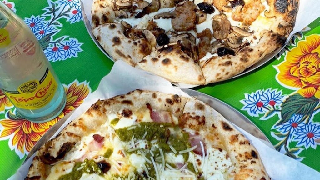 Show Me Pizza | restaurant | 2809 S 1st St, Austin, TX 78704, USA | 5125512657 OR +1 512-551-2657