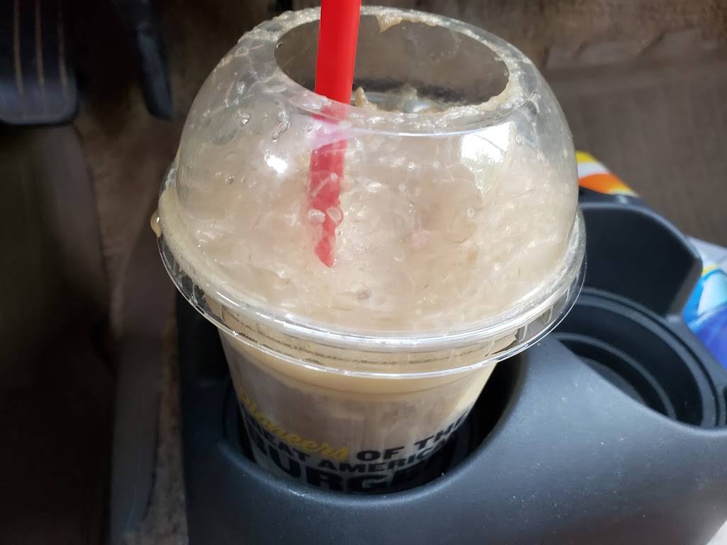 Carls Jr. | restaurant | 250 NE Columbia Blvd, Portland, OR 97211, USA | 5034776387 OR +1 503-477-6387