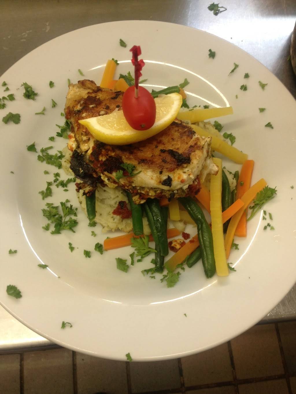 Four Continents | restaurant | 760 Gibbons Rd, Renfrew, ON K7V 0B7, Canada | 6134328109 OR +1 613-432-8109