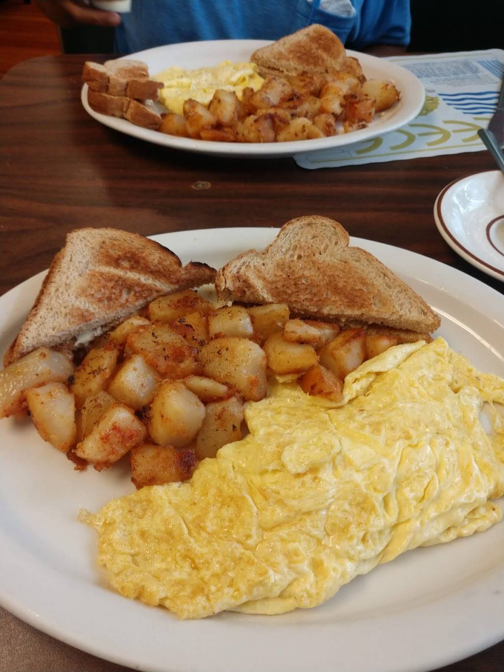 Heidis Place | restaurant | 685 Warren Ave, Brockton, MA 02301, USA | 5085830060 OR +1 508-583-0060