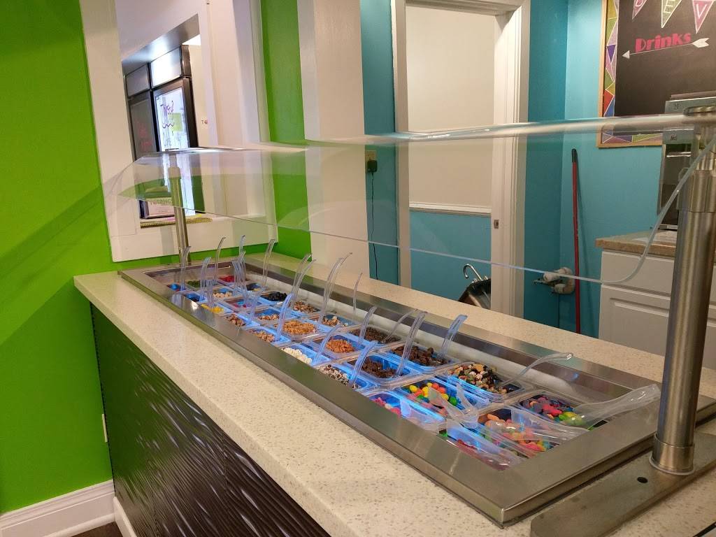 Toppings Frozen Yogurt | meal takeaway | 321 N Michigan Ave, Big Rapids, MI 49307, USA | 2315989438 OR +1 231-598-9438