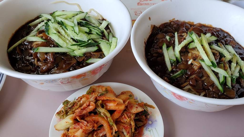 Lucky China | restaurant | 1375 S Robert St, West St Paul, MN 55118, USA | 6515527857 OR +1 651-552-7857