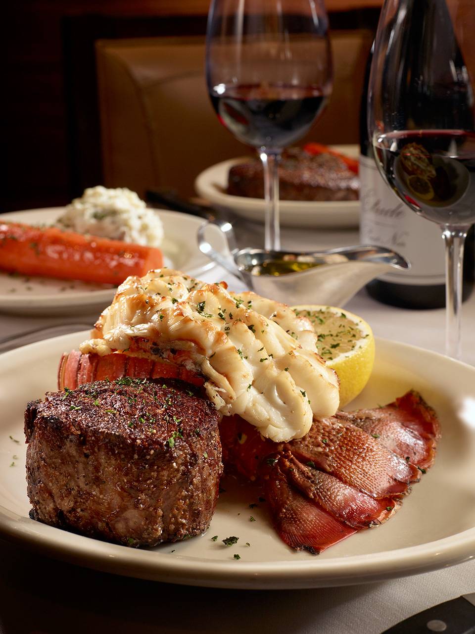 Bobs Steak & Chop House | restaurant | 250 5th Ave S, Nashville, TN 37203, USA | 6157613707 OR +1 615-761-3707