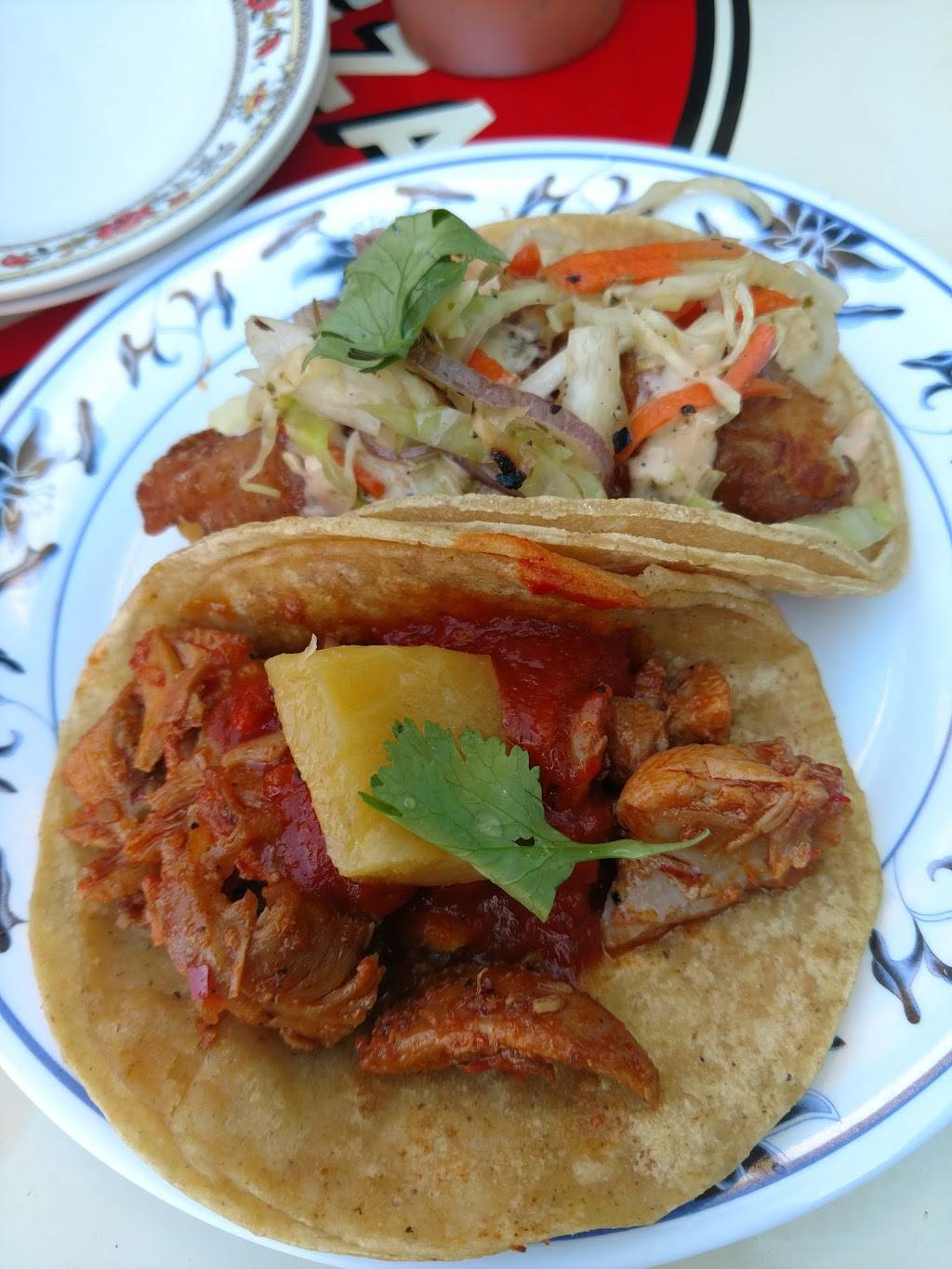 Broken English Taco Pub | restaurant | 2576 N Lincoln Ave, Chicago, IL 60614, USA | 3129290045 OR +1 312-929-0045