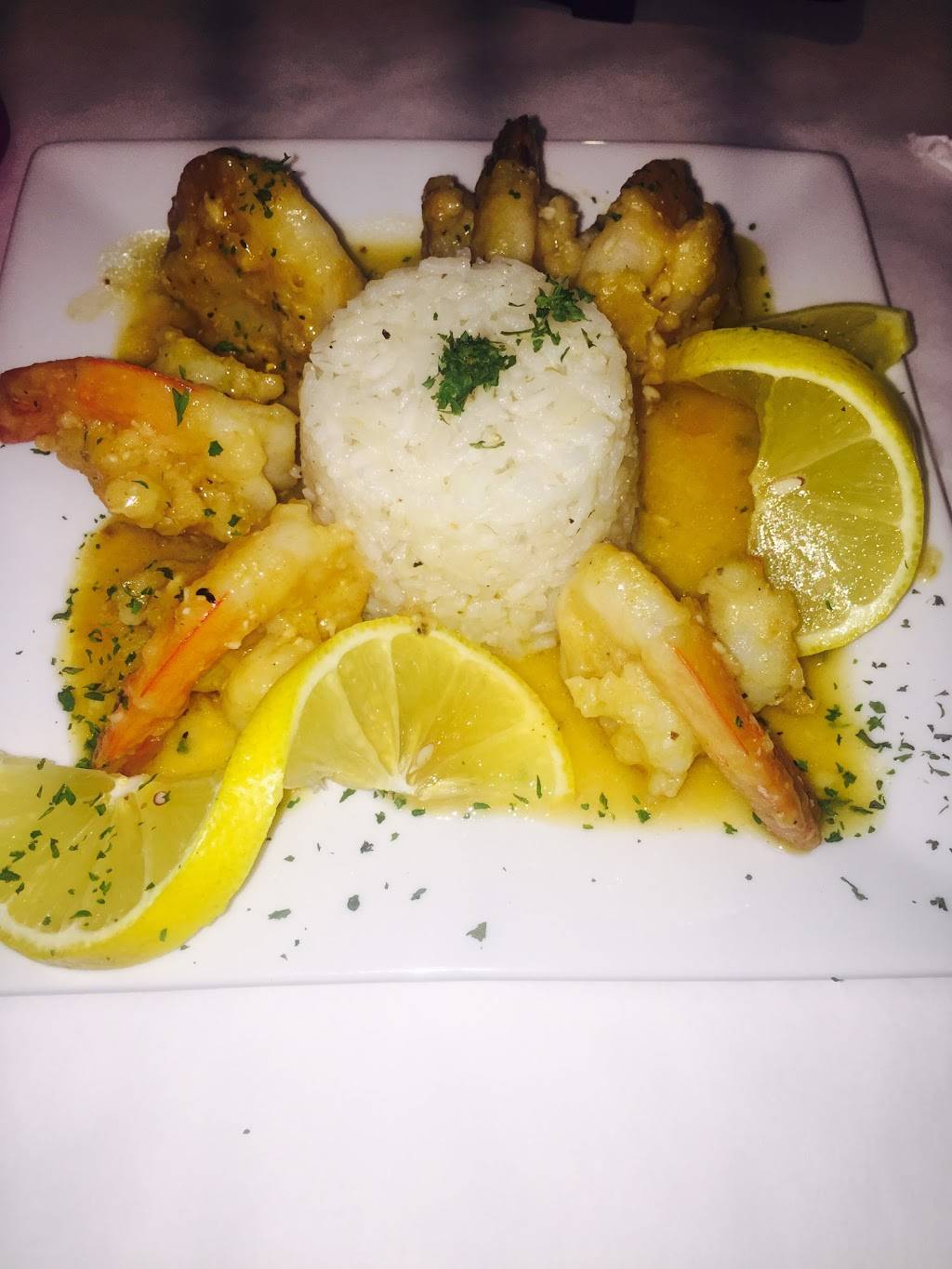 Legendary Bar & Grill | restaurant | 3513 E Tremont Ave, Bronx, NY 10465, USA | 7188220100 OR +1 718-822-0100