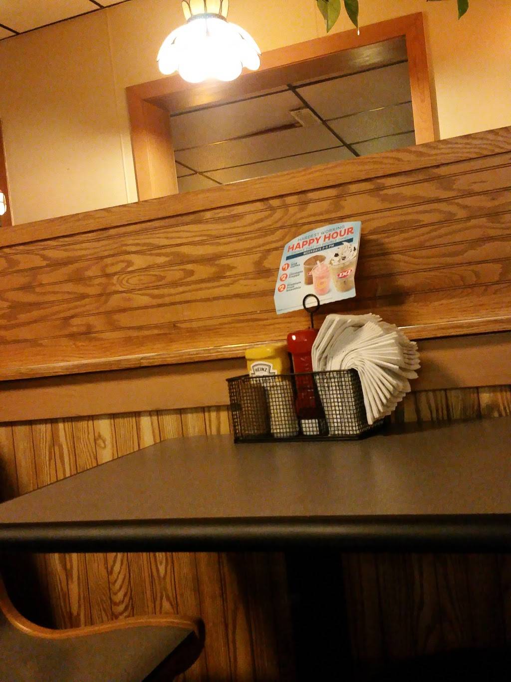 Dairy Queen | restaurant | 1225 S Main St, Lewistown, IL 61542, USA | 3095473800 OR +1 309-547-3800