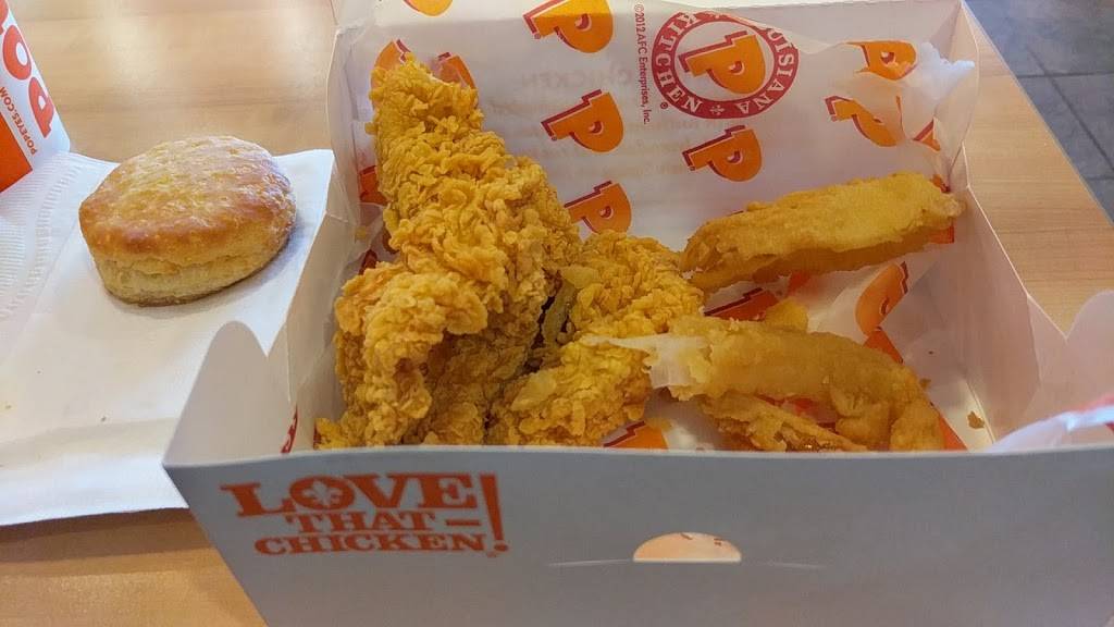 Popeyes Louisiana Kitchen | restaurant | 5901 US-51, DeForest, WI 53532, USA | 6082499000 OR +1 608-249-9000