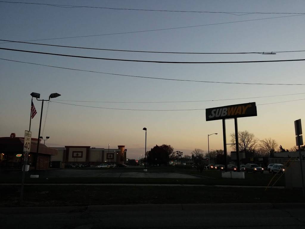 Subway | meal takeaway | 20 E Maple Rd, Troy, MI 48083, USA | 2486163058 OR +1 248-616-3058