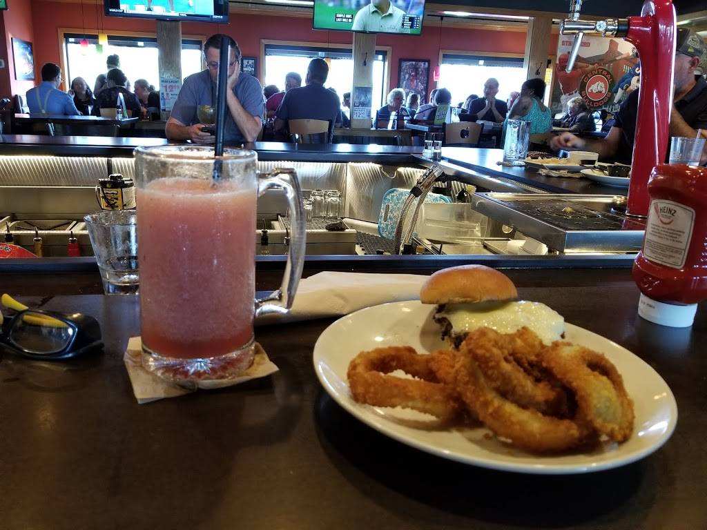 Applebees Grill + Bar | restaurant | 2430 N Glenstone Ave, Springfield, MO 65803, USA | 4178632200 OR +1 417-863-2200