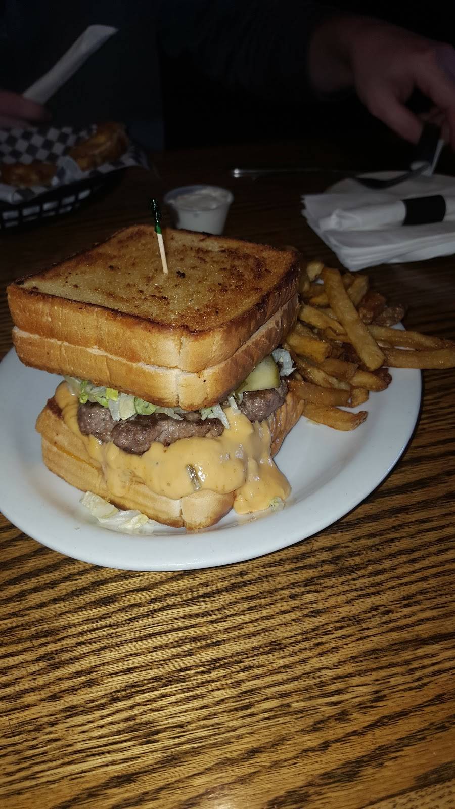 Players Sports Hub, Bar and Grill | restaurant | 1749 Dundas St, London, ON N5W 3E4, Canada | 5194521030 OR +1 519-452-1030