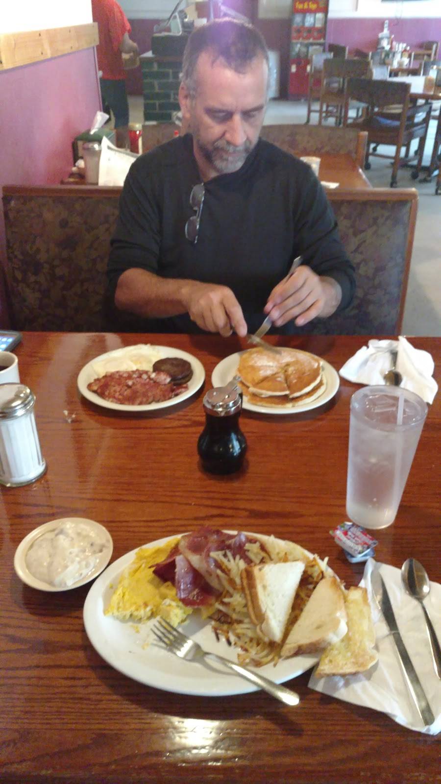 Pine Top Restaurant | restaurant | 24429 Craigs Creek Rd, New Castle, VA 24127, USA | 5408645864 OR +1 540-864-5864