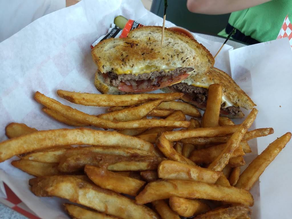 Moo Moos Burger Barn | restaurant | 3200 N Naglee Rd #608, Tracy, CA 95304, USA | 2092079019 OR +1 209-207-9019