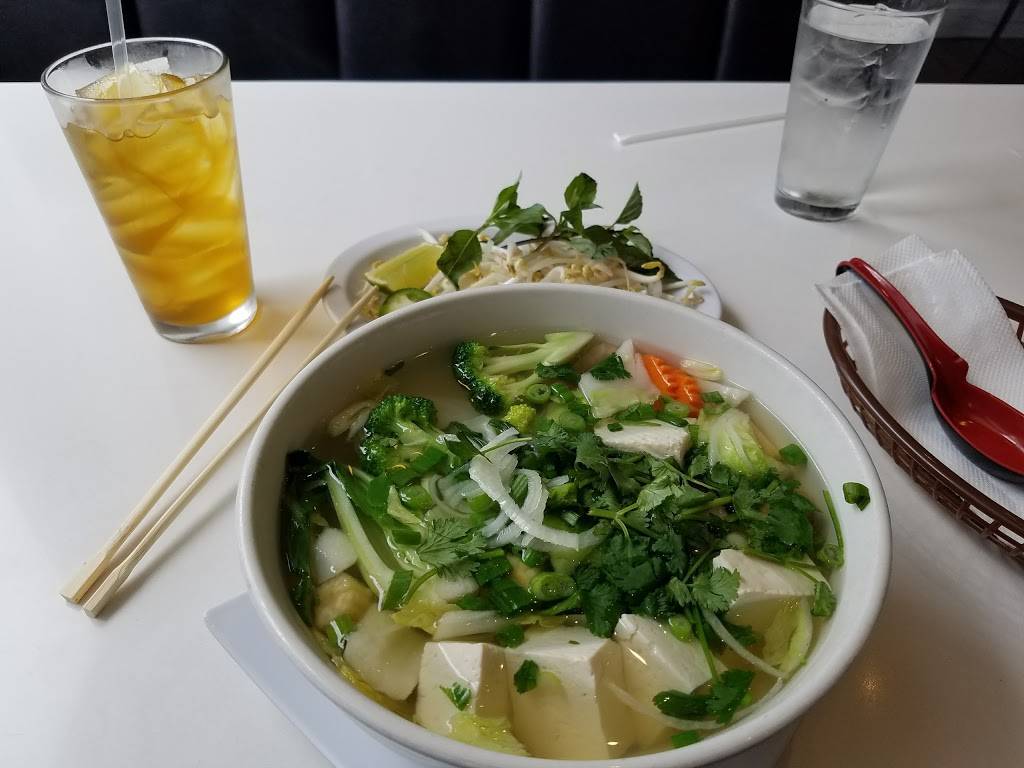 Flamin Phó & Sushi Bar | restaurant | 550 Cedar St Ste 103, San Diego, CA 92101, USA | 6192351665 OR +1 619-235-1665