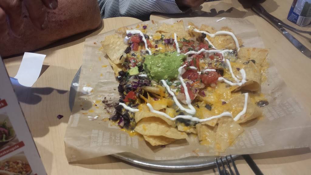 Sharkys Woodfired Mexican Grill | restaurant | 10119 W Riverside Dr, Toluca Lake, CA 91602, USA | 8185081900 OR +1 818-508-1900