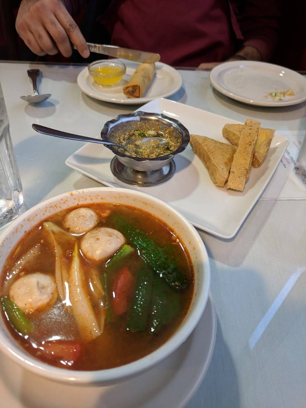 Haangs Bistro | restaurant | 225 E Walled Lake Dr, Walled Lake, MI 48390, USA | 2489261100 OR +1 248-926-1100