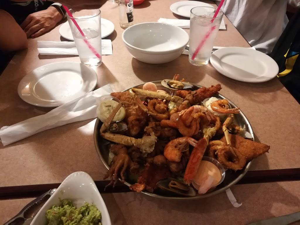 7 Mares | restaurant | 2809 Middlefield Rd, Redwood City, CA 94063, USA | 6503686444 OR +1 650-368-6444