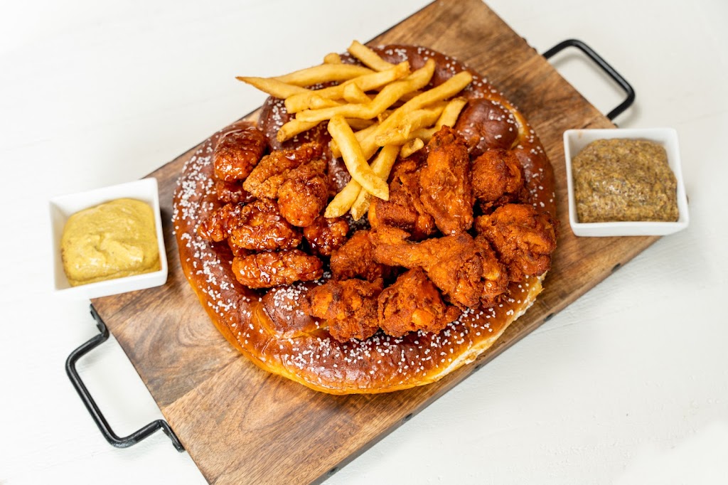 Mac & Wings | restaurant | 2370 W 86th St, Indianapolis, IN 46260, USA | 3176624491 OR +1 317-662-4491