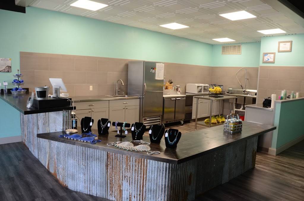 Dr. Smoothie | restaurant | 217 Lincoln Ave, Charleston, IL 61920, USA | 2173459305 OR +1 217-345-9305