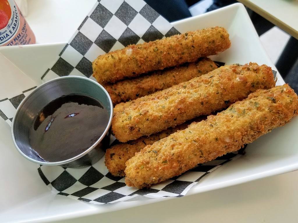 Berben & Wolff’s | restaurant | 156 4th St, Troy, NY 12180, USA | 5183260334 OR +1 518-326-0334