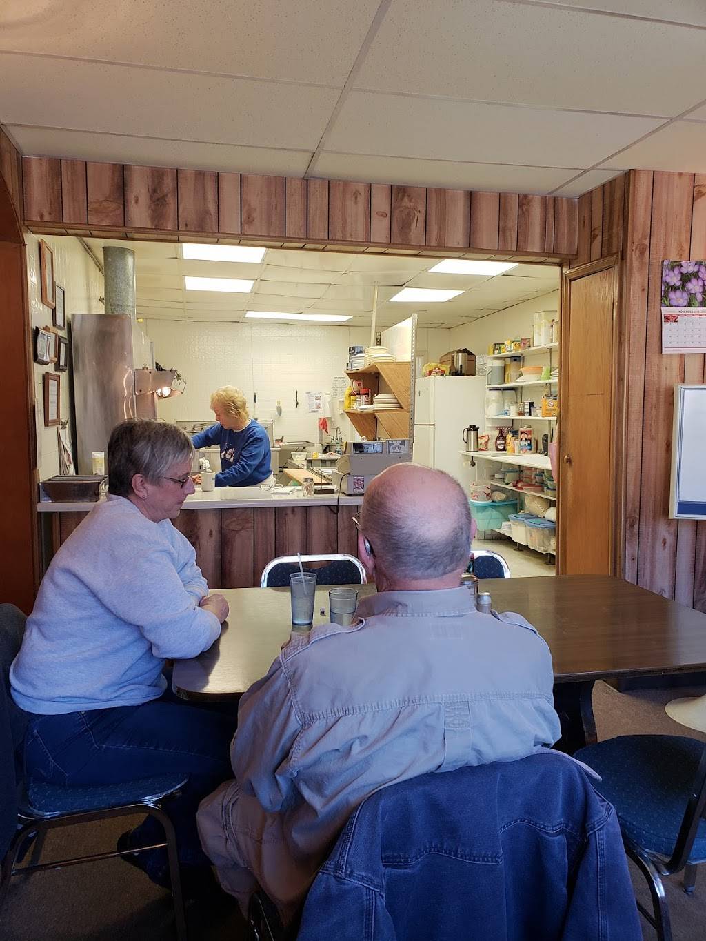 Westfield Cafe | restaurant | 130 N Washington St, Westfield, IL 62474, USA | 2179675477 OR +1 217-967-5477