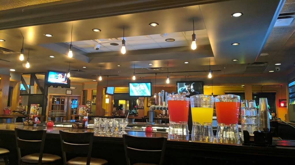 Applebees Grill + Bar | restaurant | 306 Cleveland St, Muscatine, IA 52761, USA | 5632620215 OR +1 563-262-0215