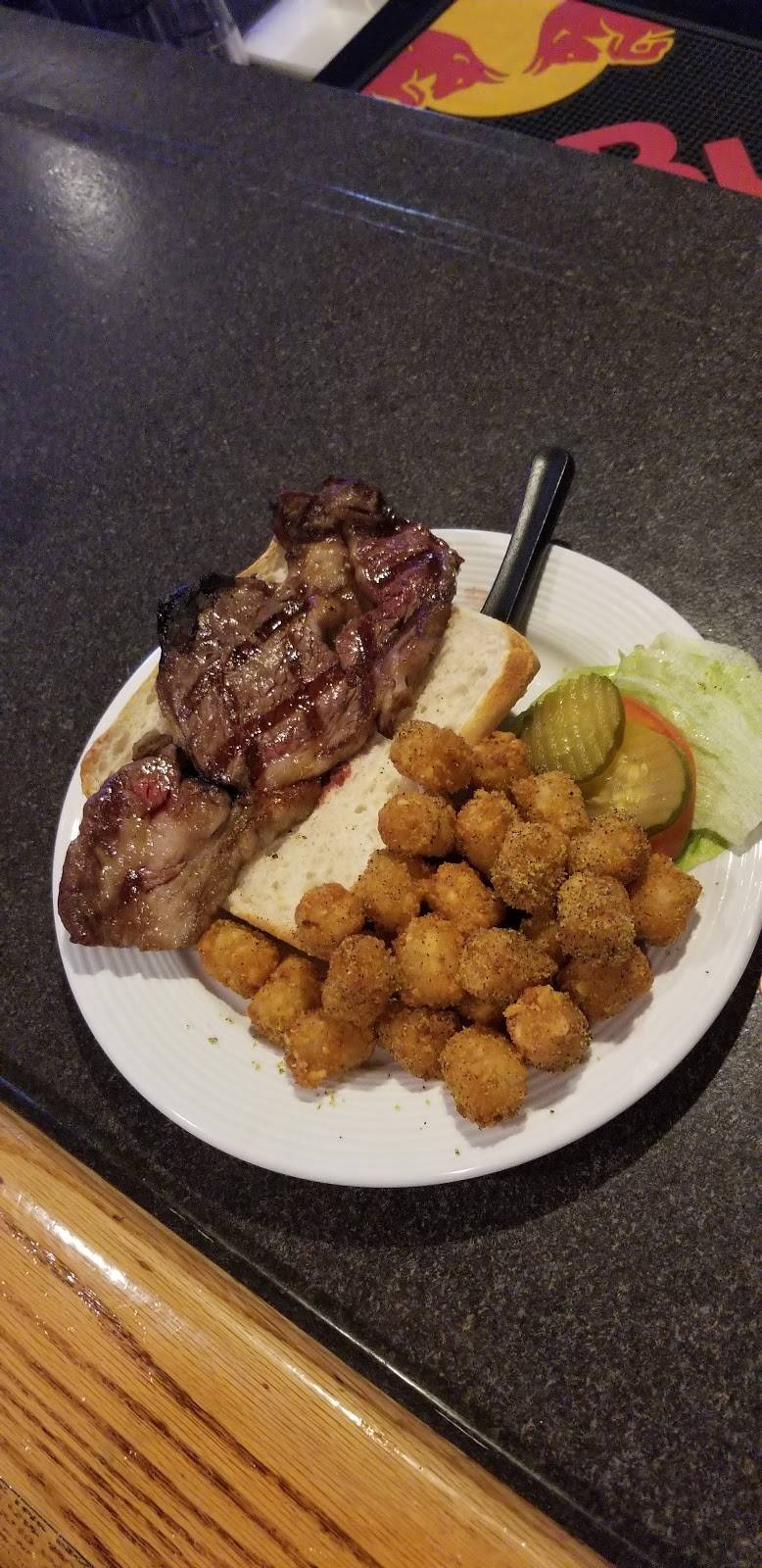 Muggs N Manor | restaurant | 4650, 437 Addison Rd, Addison, IL 60101, USA | 6308344487 OR +1 630-834-4487