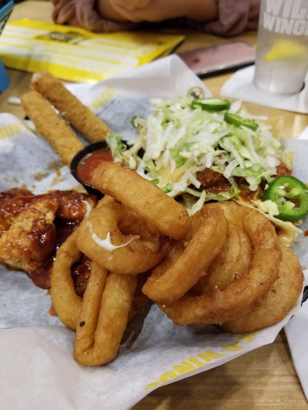 Buffalo Wild Wings | restaurant | 300 E, TX-332 Suite A, Lake Jackson, TX 77566, USA | 9792973614 OR +1 979-297-3614