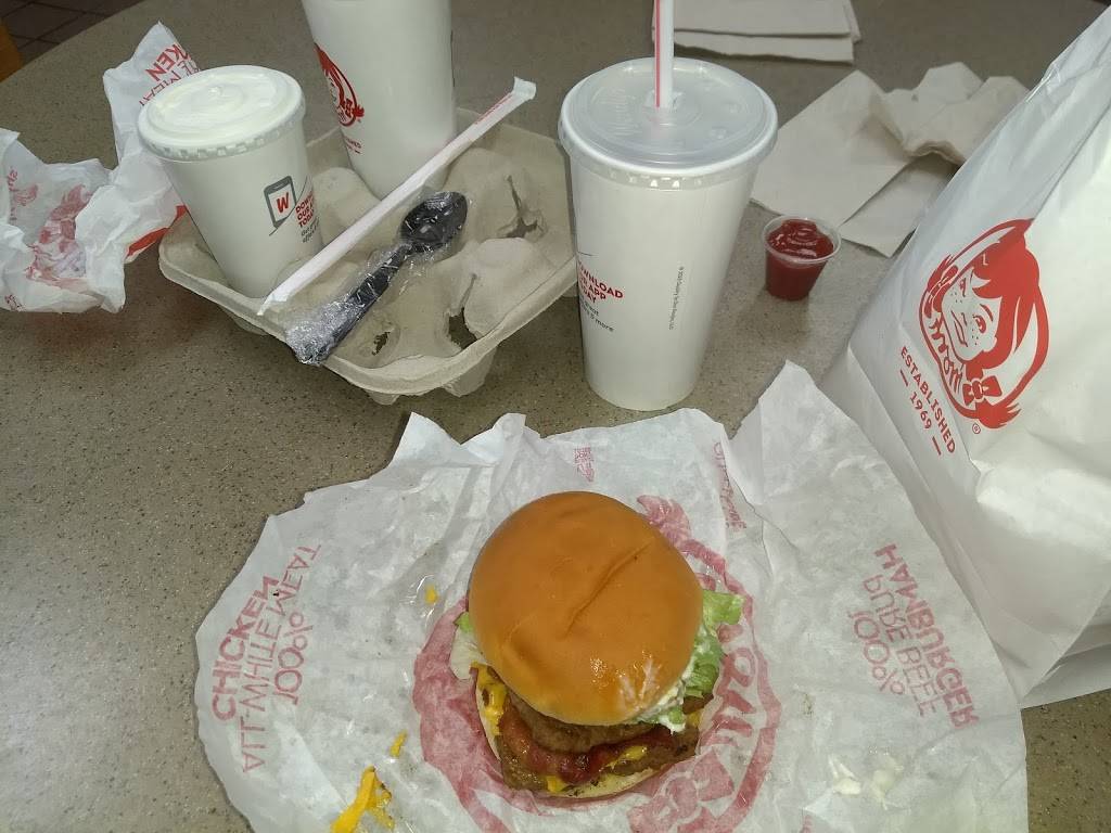 Wendys | restaurant | 10 S West End Blvd, Quakertown, PA 18951, USA | 2155368911 OR +1 215-536-8911