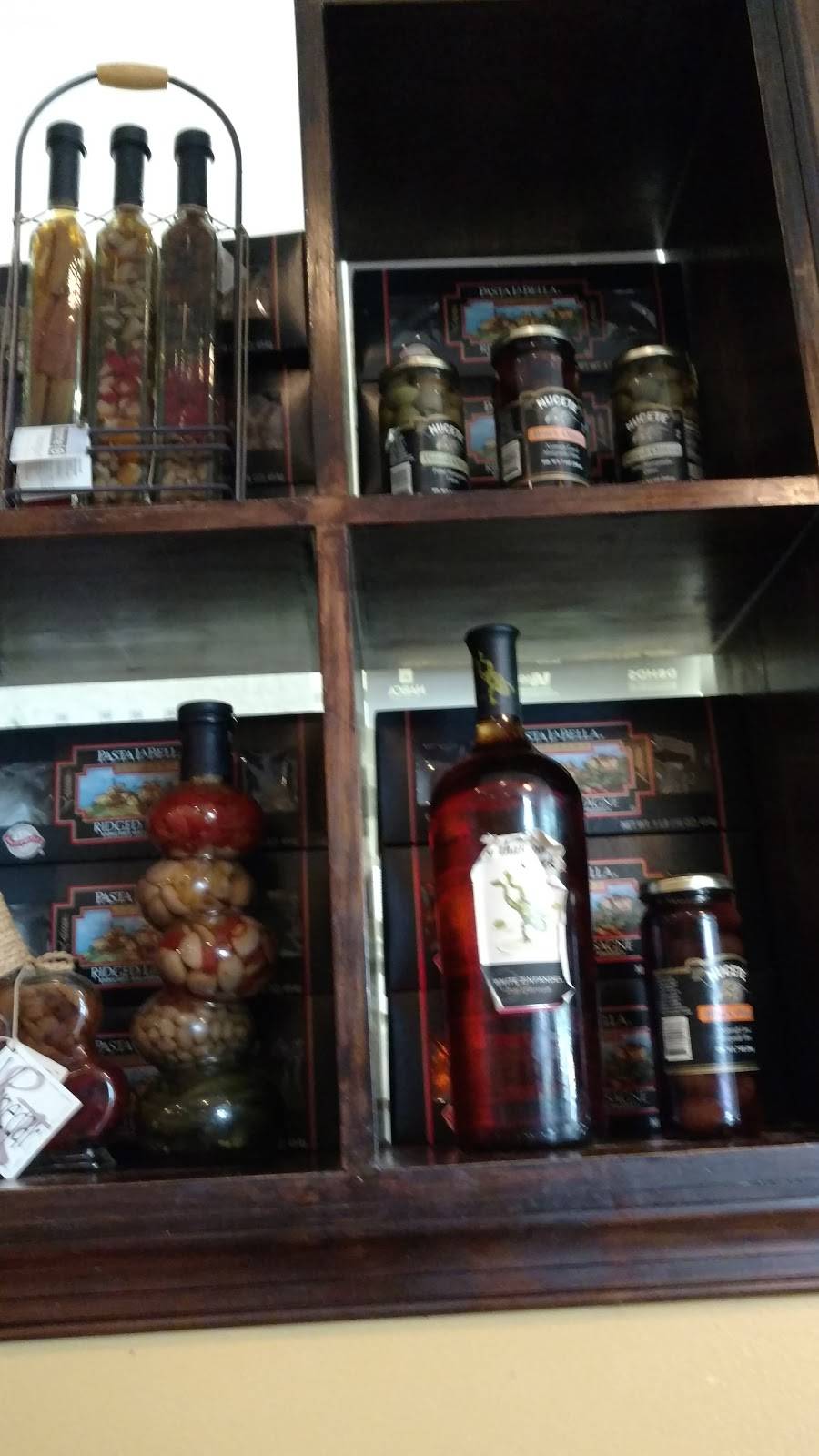 Vinnys Italian Grill | restaurant | 241 Connor Dr #1, Charlottesville, VA 22911, USA | 4349734055 OR +1 434-973-4055