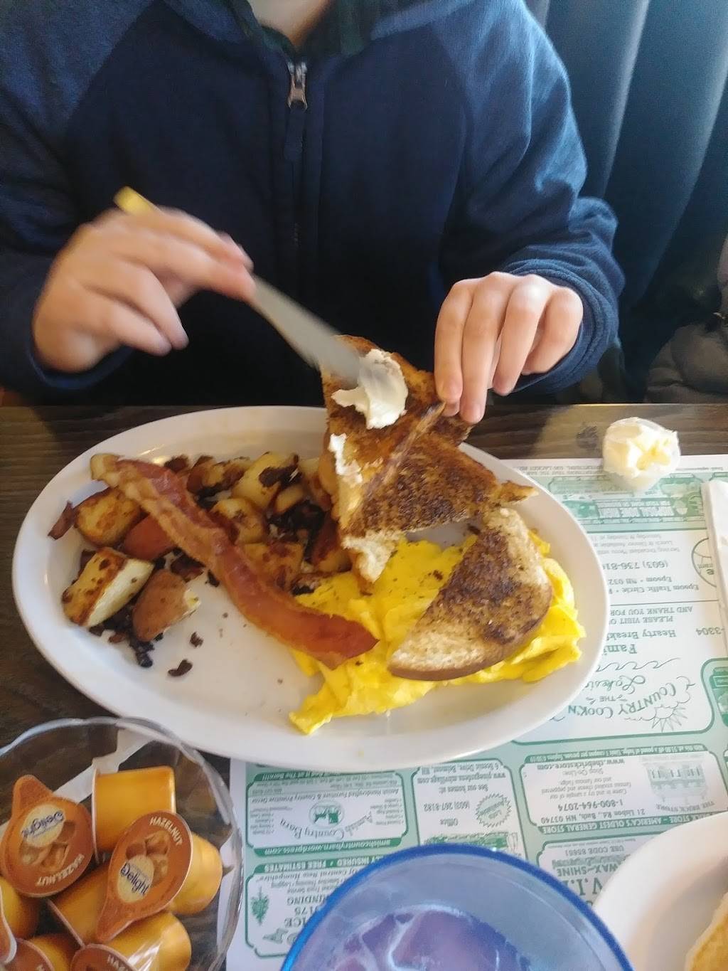 Country Cookn At The Lakeside | restaurant | 1457 Lake Shore Rd, Gilford, NH 03249, USA | 6035243304 OR +1 603-524-3304