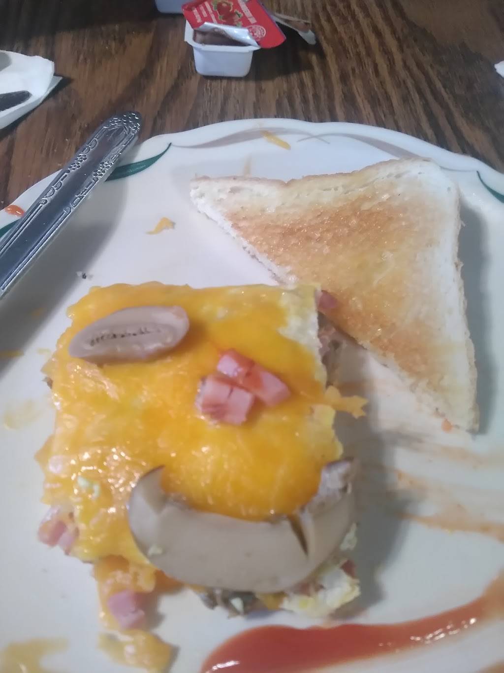 Tiffs Café | restaurant | 102 E North Railroad St, Marissa, IL 62257, USA | 6182951717 OR +1 618-295-1717