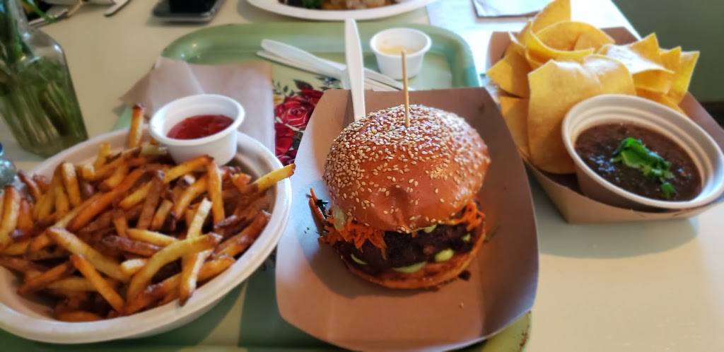 Barrow Food House | restaurant | 452 Main Rd, Riverhead, NY 11901, USA | 6317793379 OR +1 631-779-3379