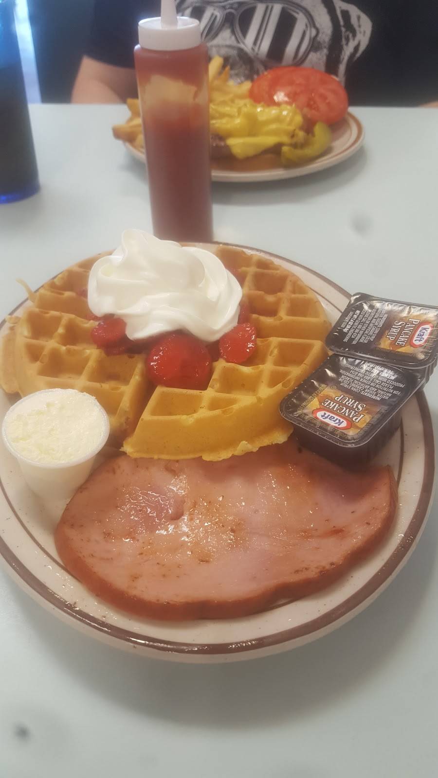 Moms Family Restaurant | restaurant | 2410 Military Rd #1563, Niagara Falls, NY 14304, USA | 7162836667 OR +1 716-283-6667