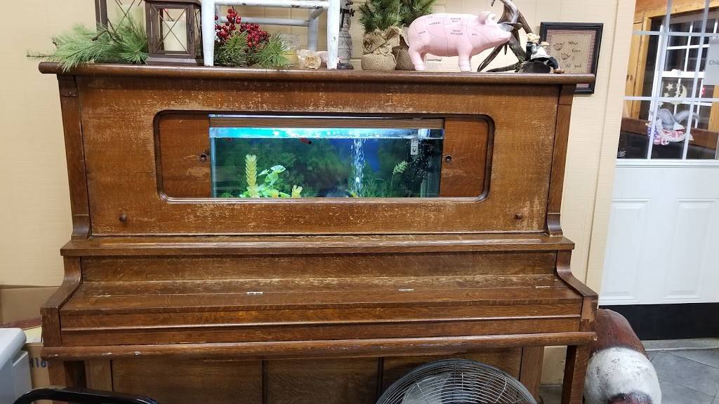 The Fishin Pig | restaurant | 6340, 1518 S Broadway St, Poplar Bluff, MO 63901, USA | 5737767442 OR +1 573-776-7442