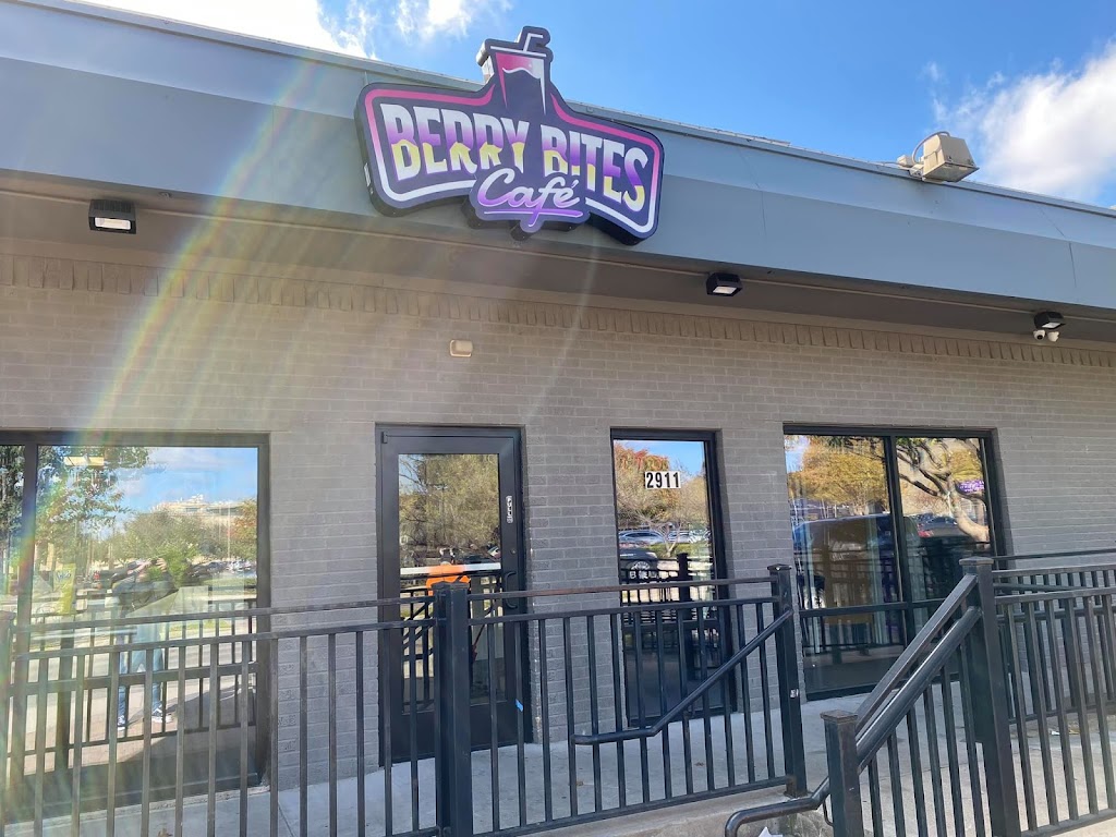 Berry Bites Cafe | restaurant | 2911 W Berry St, Fort Worth, TX 76109, USA | 8173679627 OR +1 817-367-9627