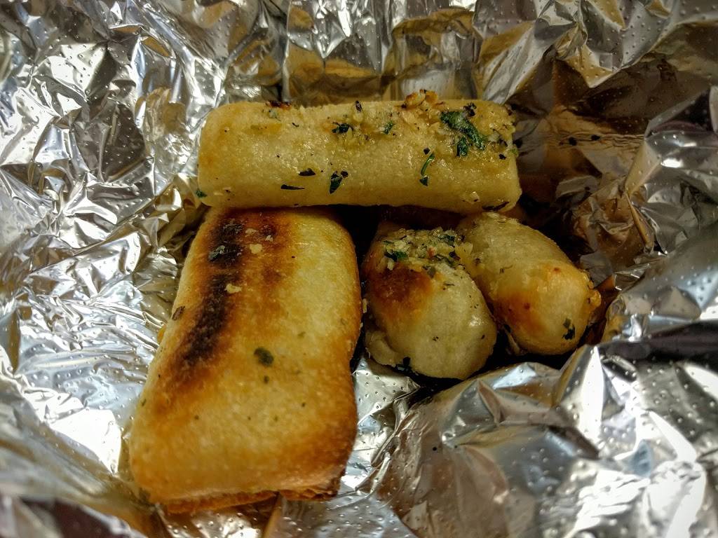 Mama Carmelas Pizza | restaurant | 49-14 30th Ave, Woodside, NY 11377, USA | 7187282026 OR +1 718-728-2026