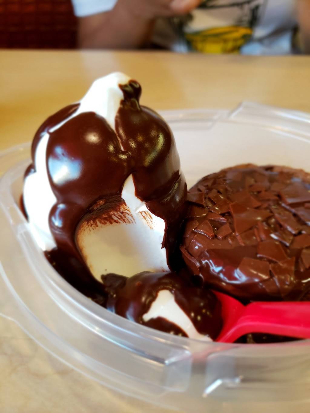 Dairy Queen Grill & Chill | restaurant | 1818 Huron Church Rd, Windsor, ON N9C 2L5, Canada | 5192527007 OR +1 519-252-7007