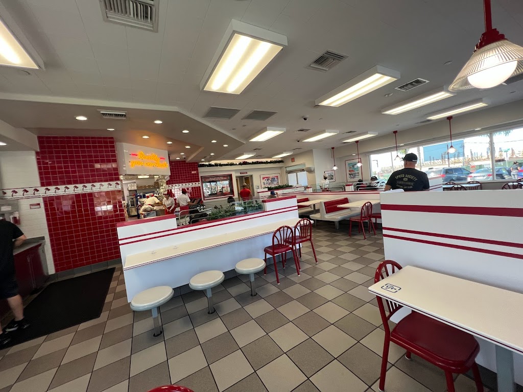 In-N-Out Burger | restaurant | 2390 S 4th St, El Centro, CA 92243, USA | 8007861000 OR +1 800-786-1000